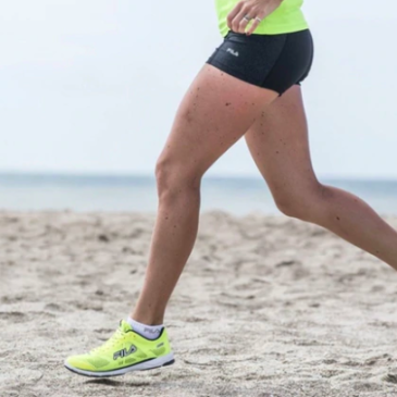 Running en la playa: ¿es peligroso correr descalzo?